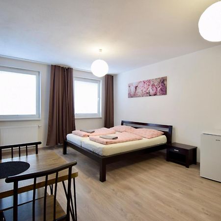 Apartman Zlatovska 22B Trenčín エクステリア 写真