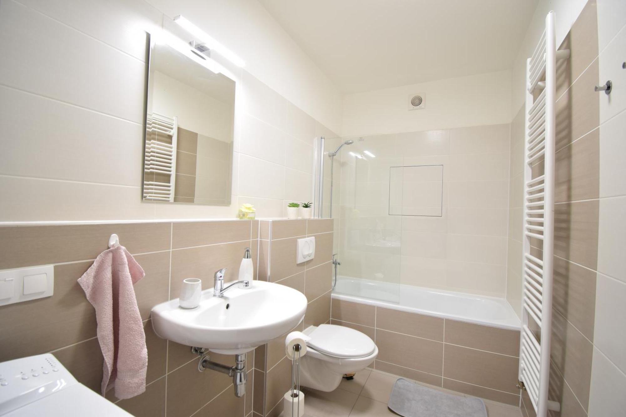Apartman Zlatovska 22B Trenčín エクステリア 写真