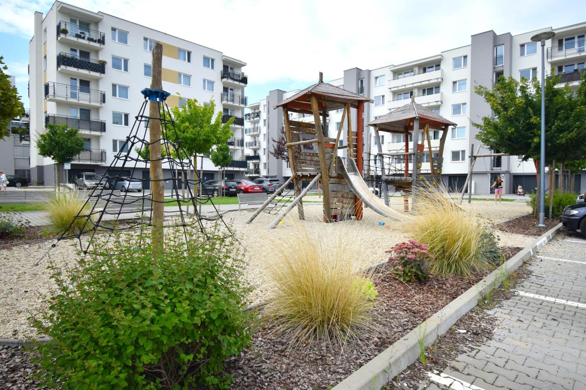 Apartman Zlatovska 22B Trenčín エクステリア 写真