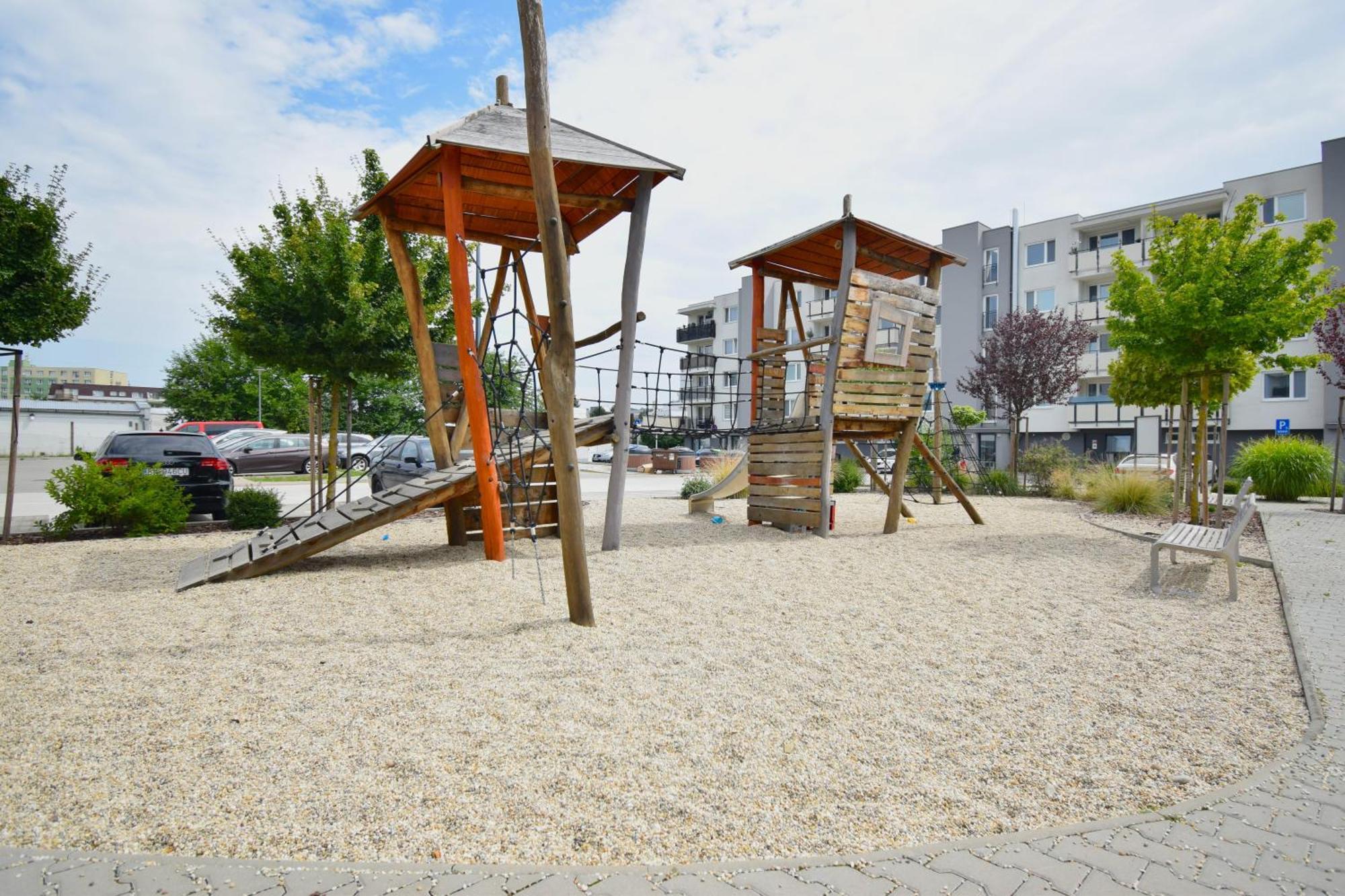 Apartman Zlatovska 22B Trenčín エクステリア 写真